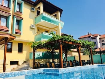 Paradise Chernomorets