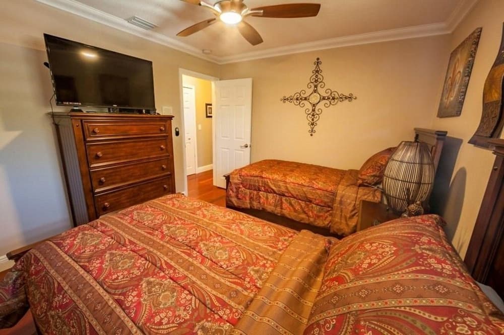 Mallory Paradise Apartment 4 Bedroom