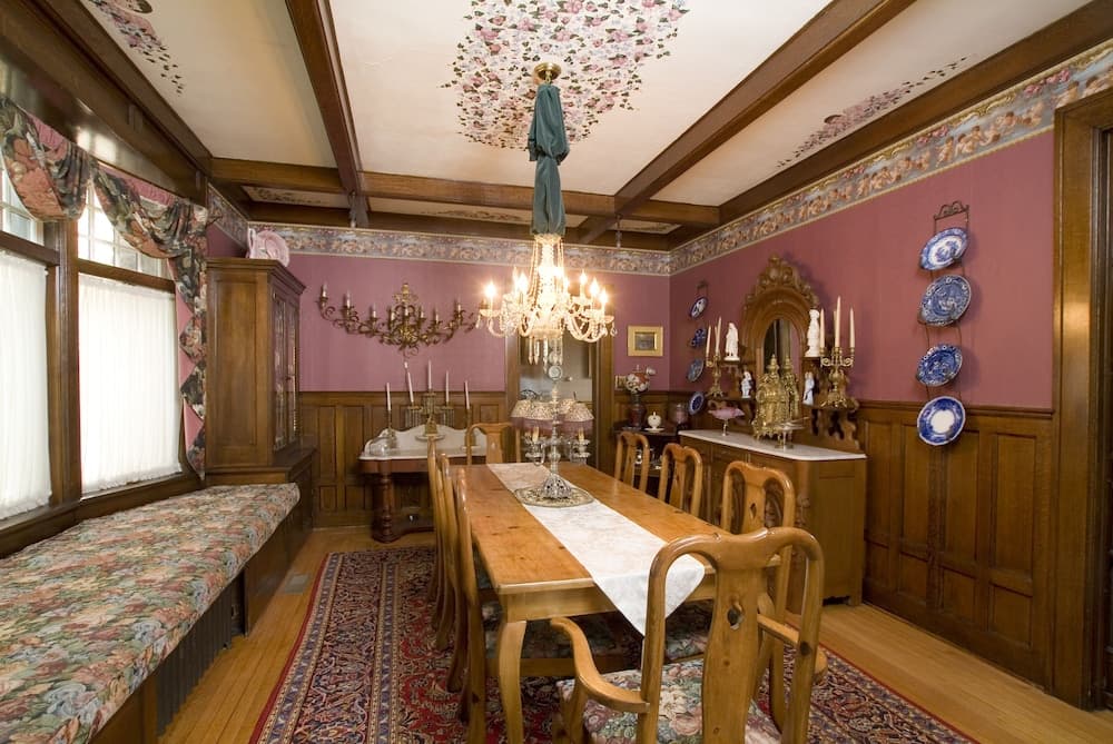 The Victorian Tudor Inn