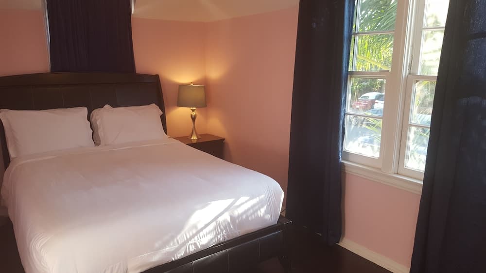 Great 2 Floor house in Beverly-wood