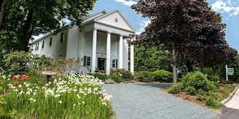 Anne's White Columns Inn