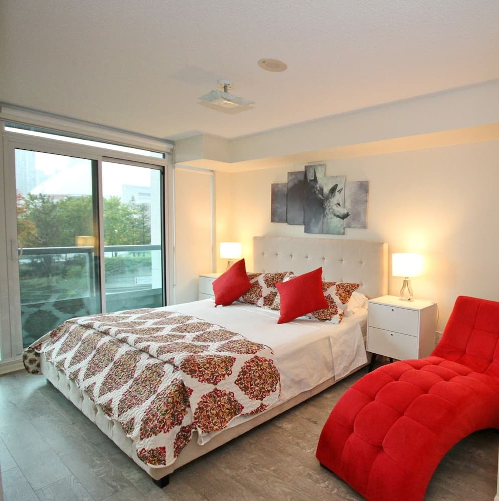 Executive 3BR next to Scotia Arena