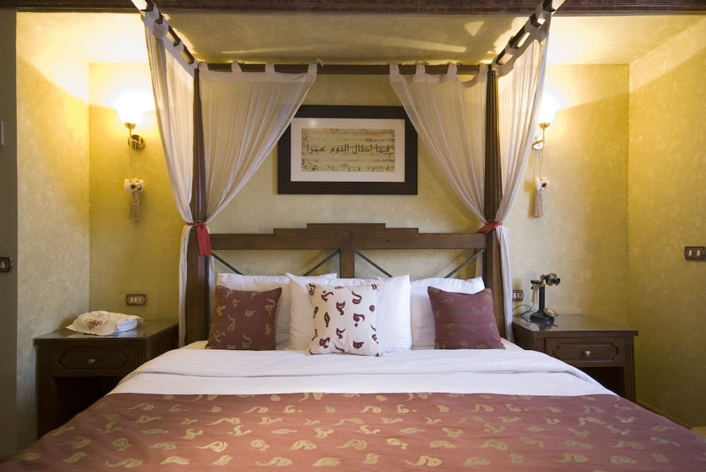 Dahabeya Queen Farida