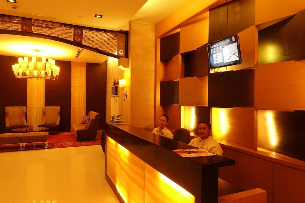 Luxury Condo at Forbeswood Parklane