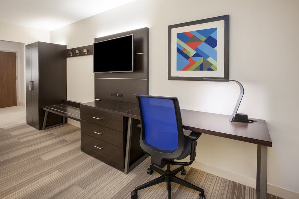 Holiday Inn Express & Suites Oklahoma City West-Yukon by IHG