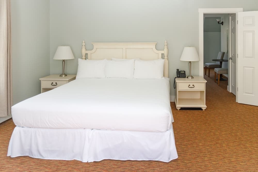 The Admiral's Inn Resort