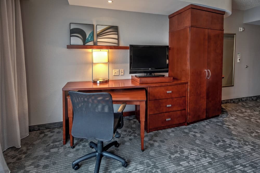 Courtyard by Marriott Newport News Airport