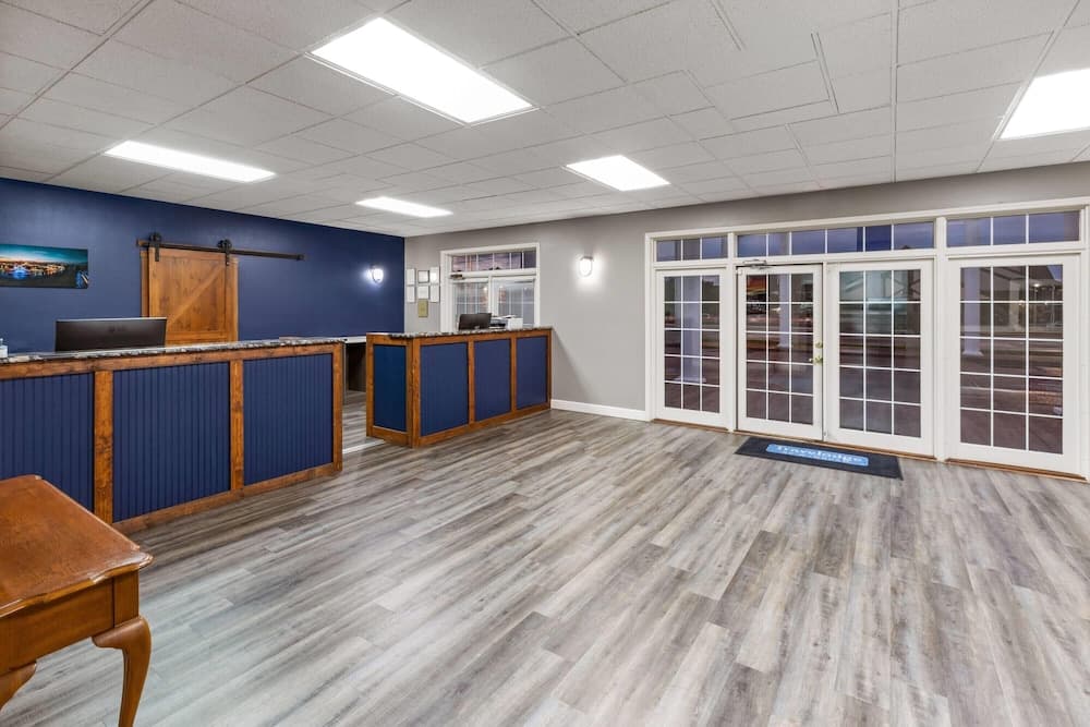 Angel Inn Near IMAX, a Travelodge by Wyndham