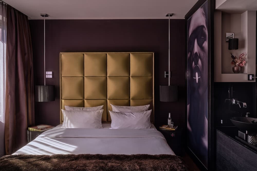 Roomers Frankfurt Central, Autograph Collection