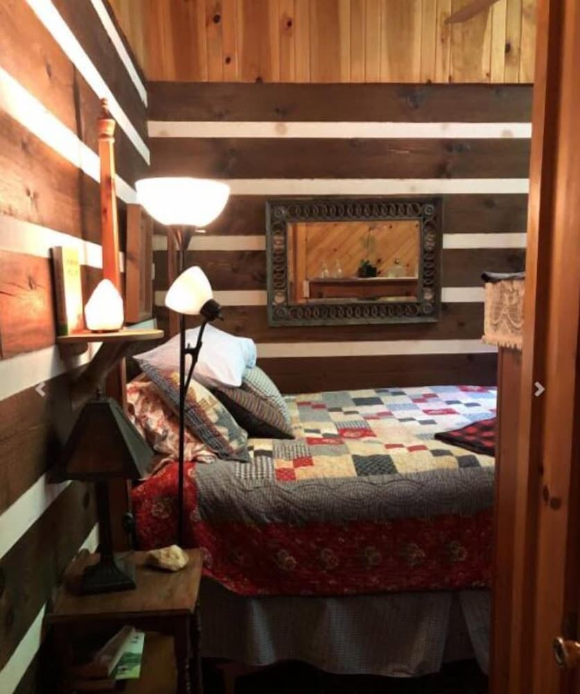 Creekwalk Inn and Cabins