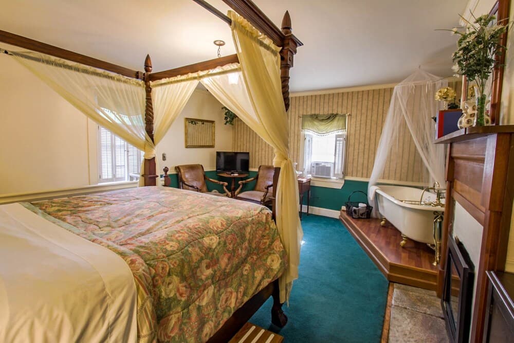 Buffalo Tavern Bed & Breakfast