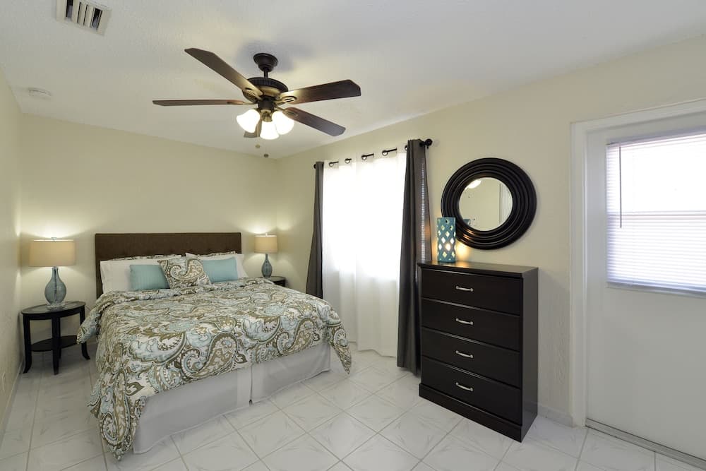 Hollywood by the Sea Hotel