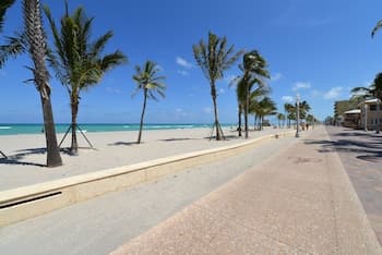 Hollywood by the Sea Hotel