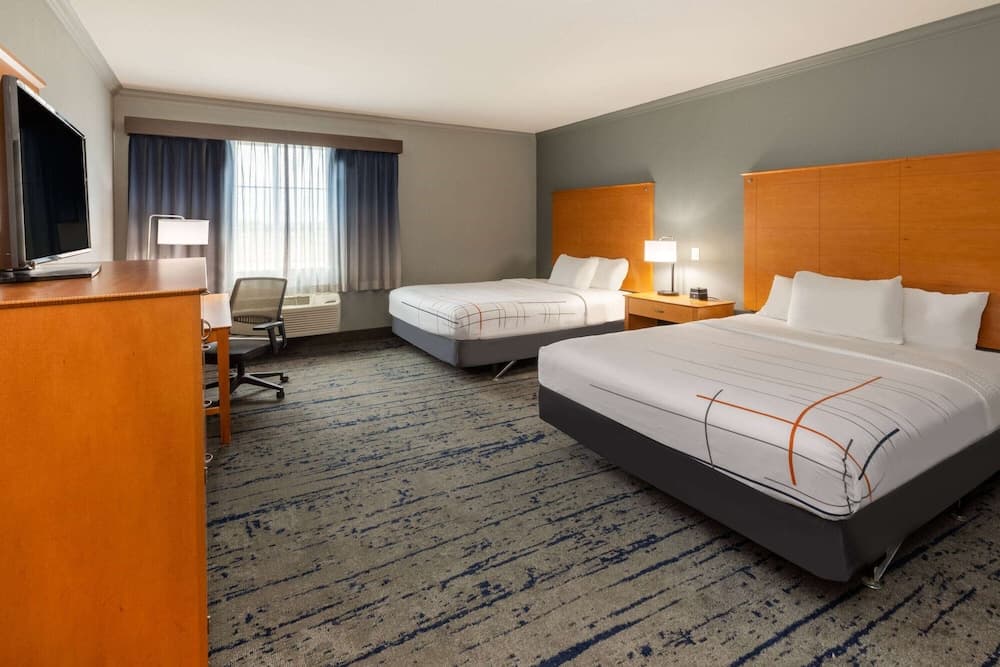 La Quinta Inn & Suites by Wyndham Bridgeport