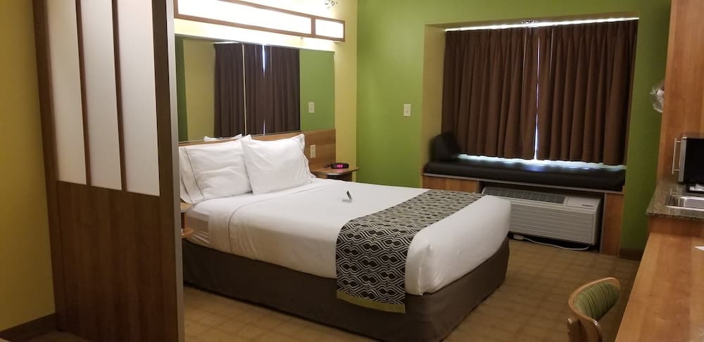 Microtel Inn & Suites by Wyndham Delphos