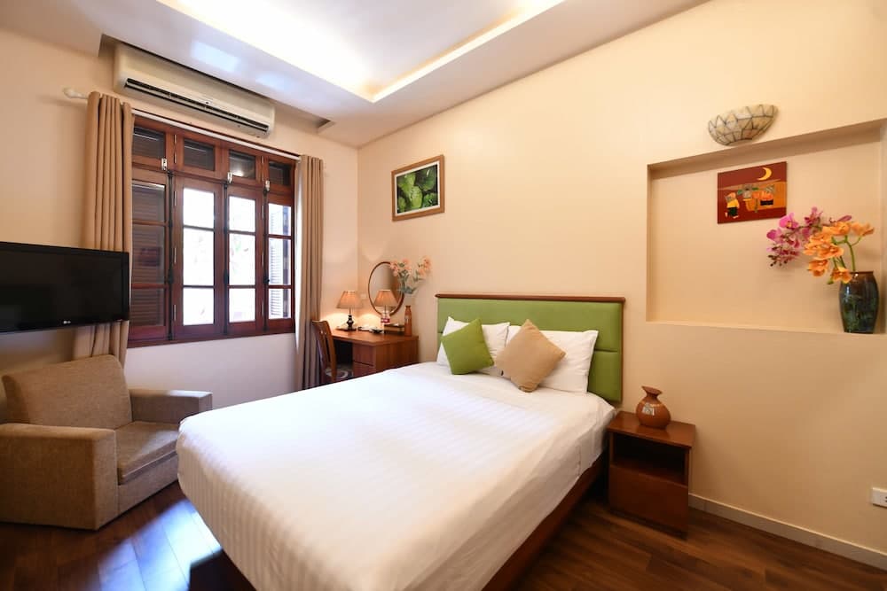 The Artisan Lakeview Hotel