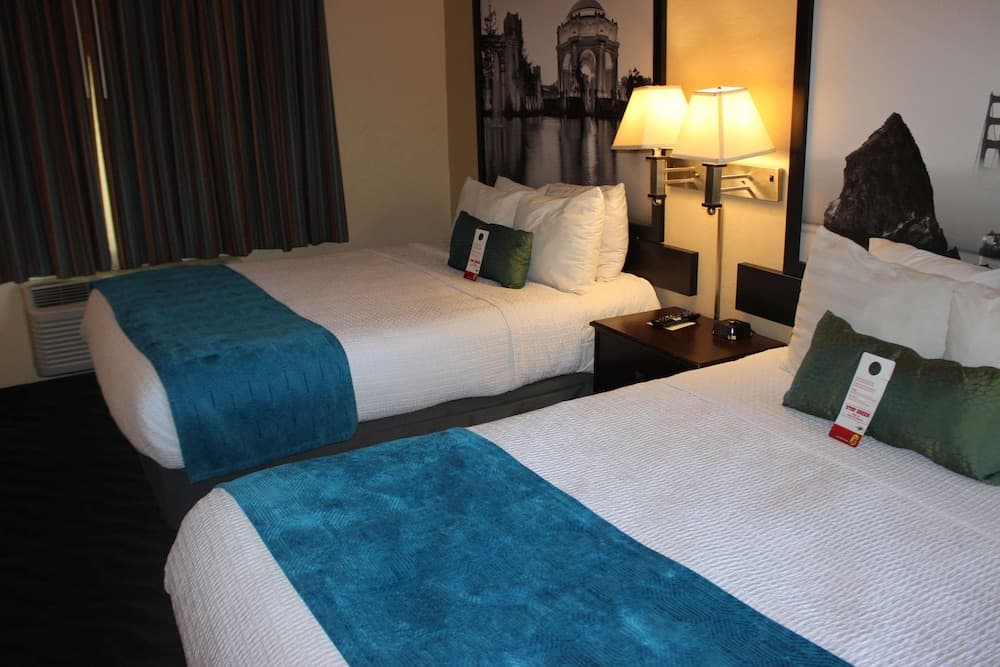 Super 8 by Wyndham Berkeley