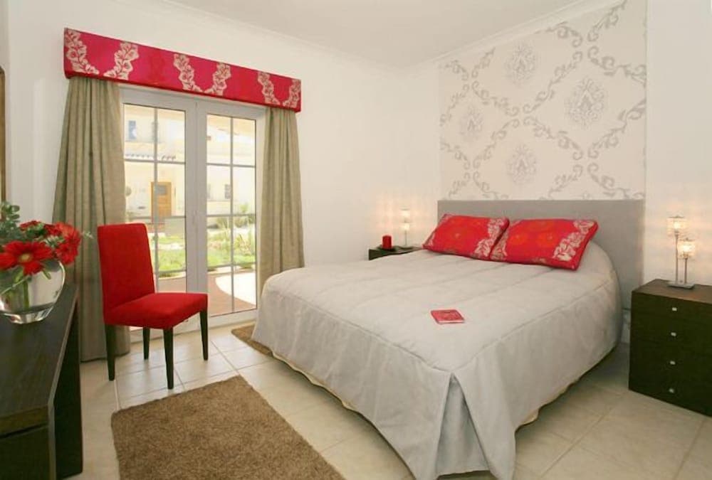 Quinta da Encosta Velha Golf & Leisure Village