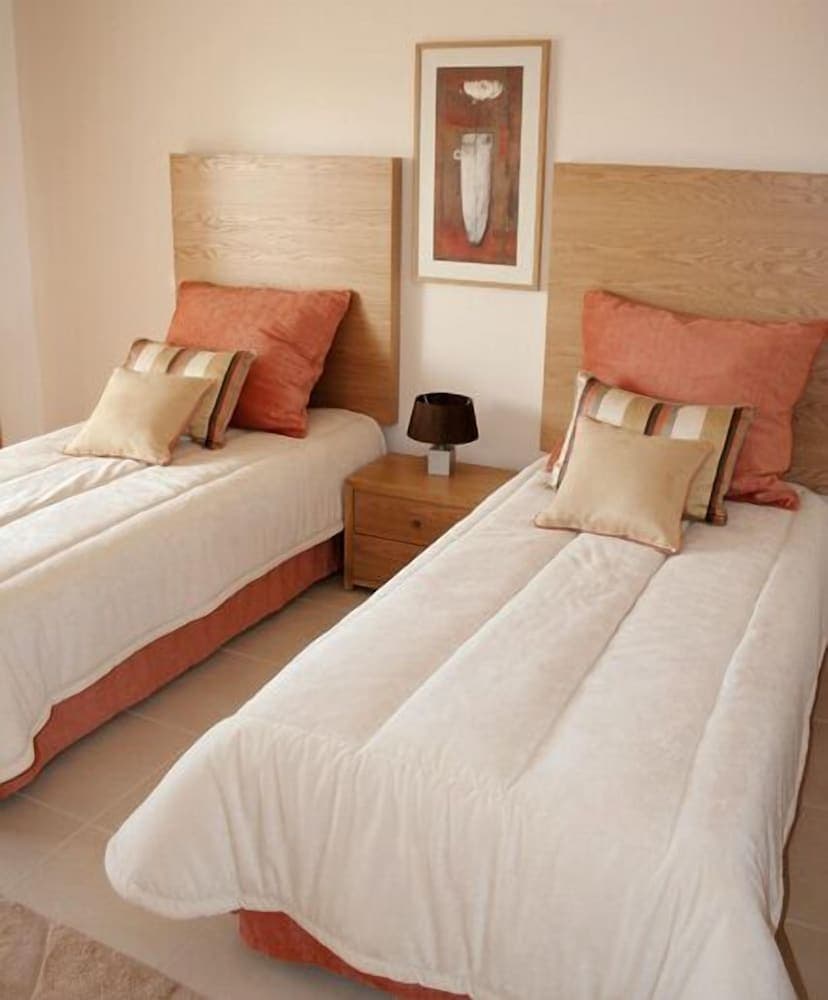 Quinta da Encosta Velha Golf & Leisure Village