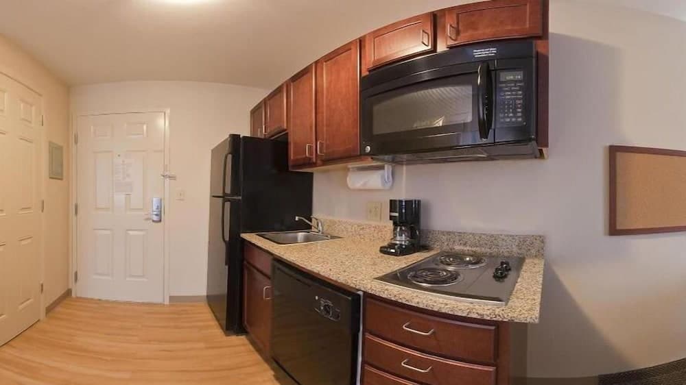 Candlewood Suites Houston Westchase/ Westheimer. by IHG