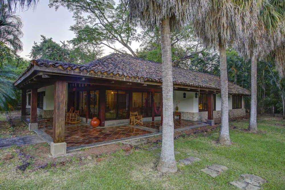Hacienda La Pacífica Eco-Lodge