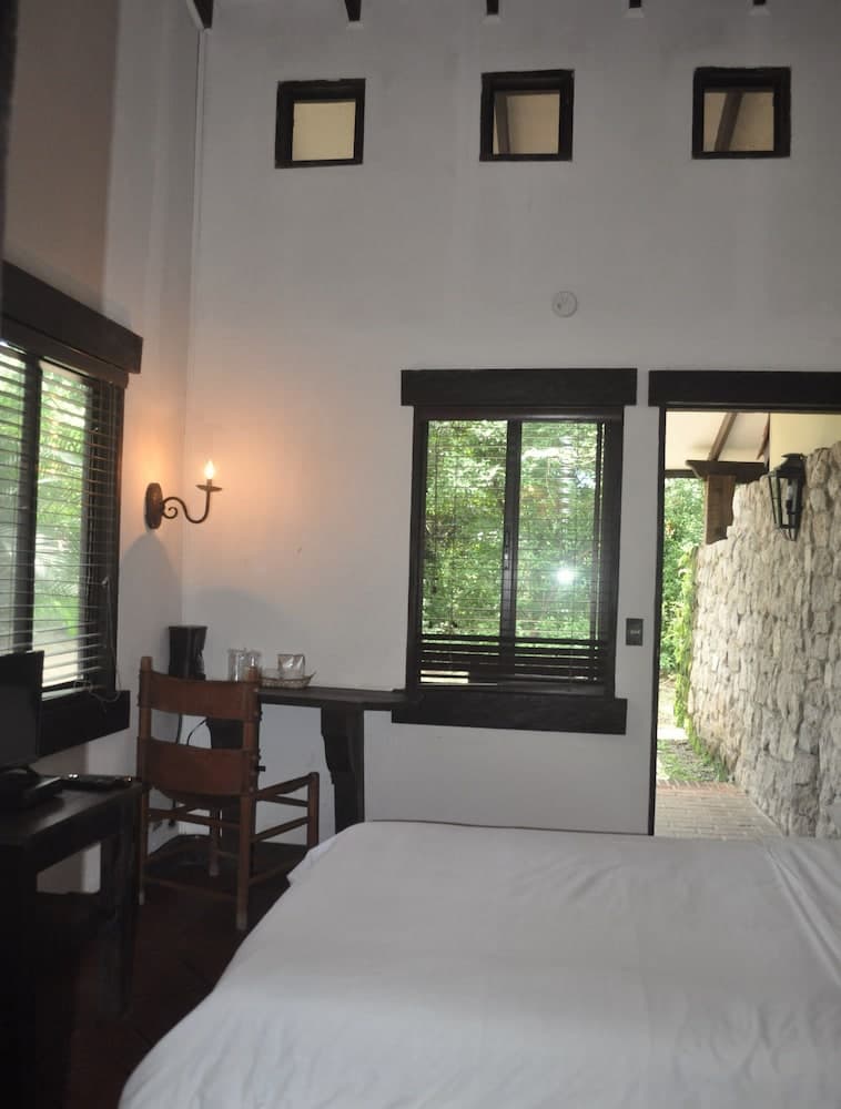 Hacienda La Pacífica Eco-Lodge