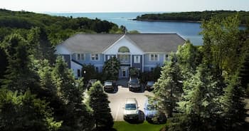 Strawberry Hill Seaside Inn