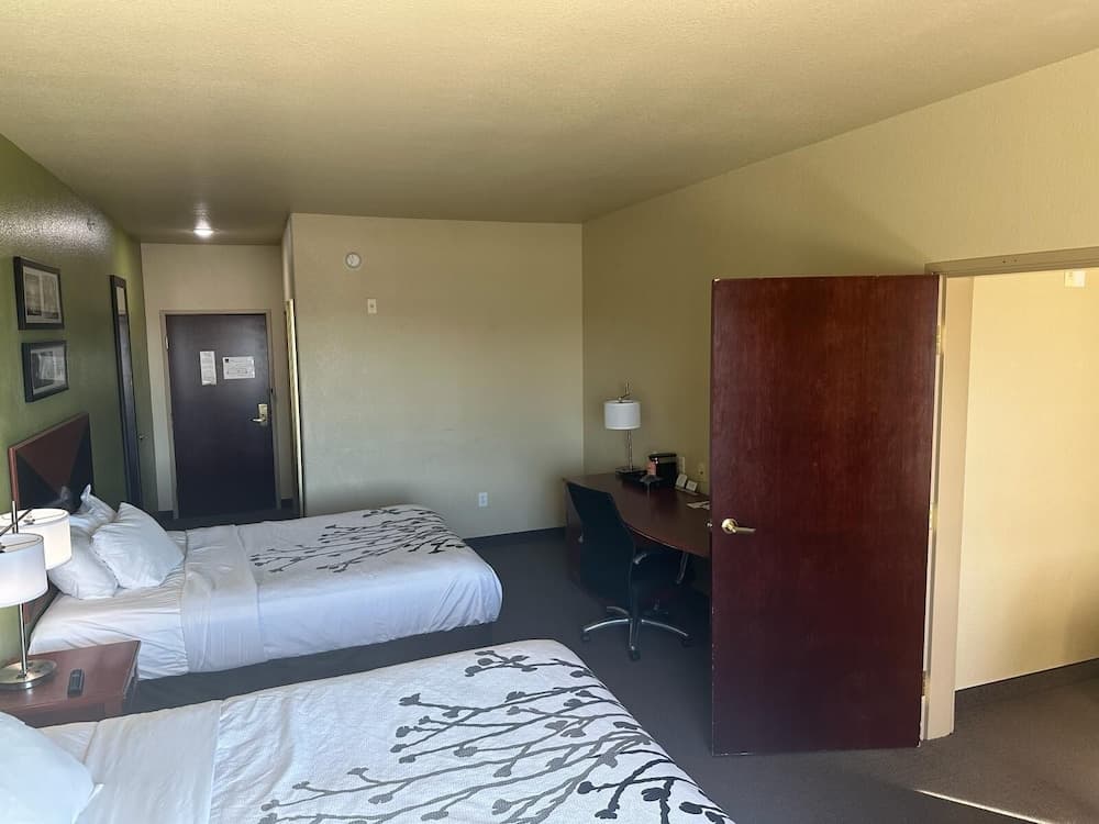 Sleep Inn & Suites at Six Flags