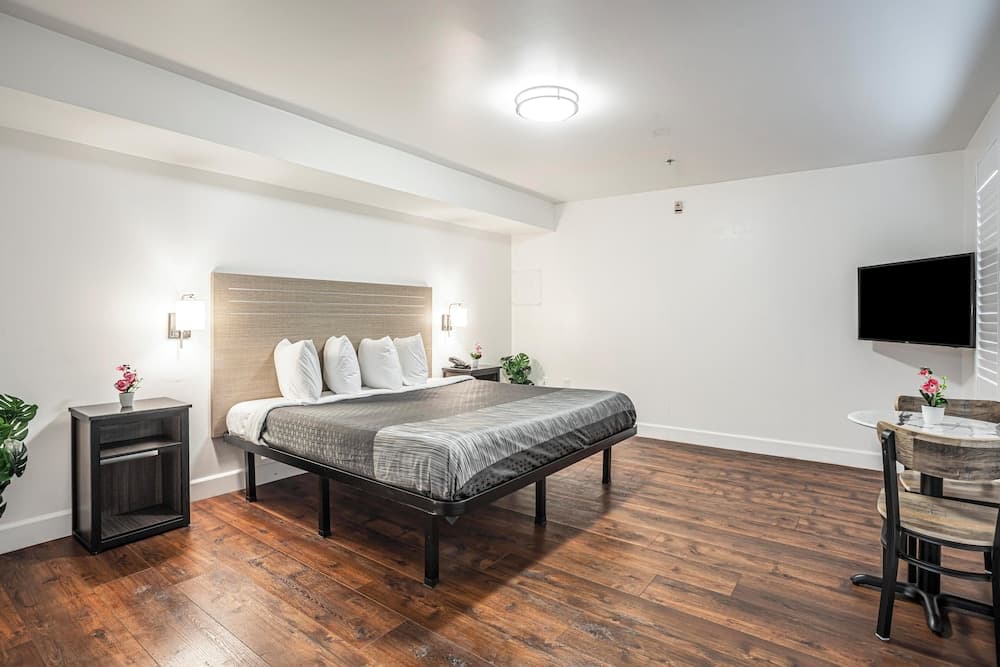 The Greens Hotel - Del Paso Blvd