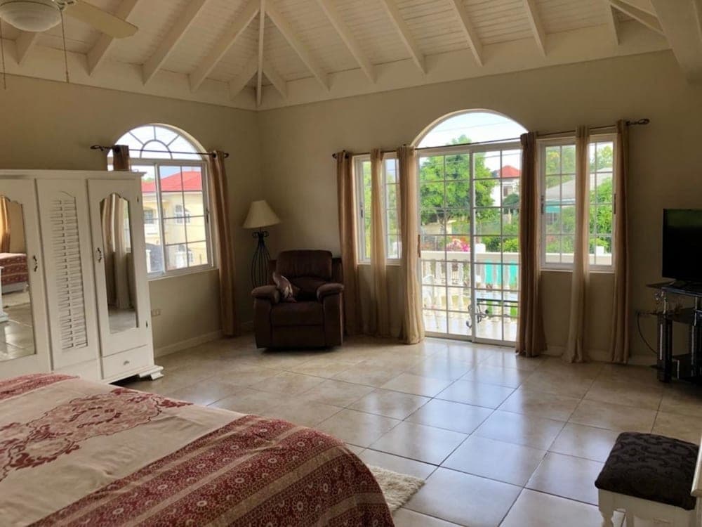 Retreat Guesthouse Luxury Suites