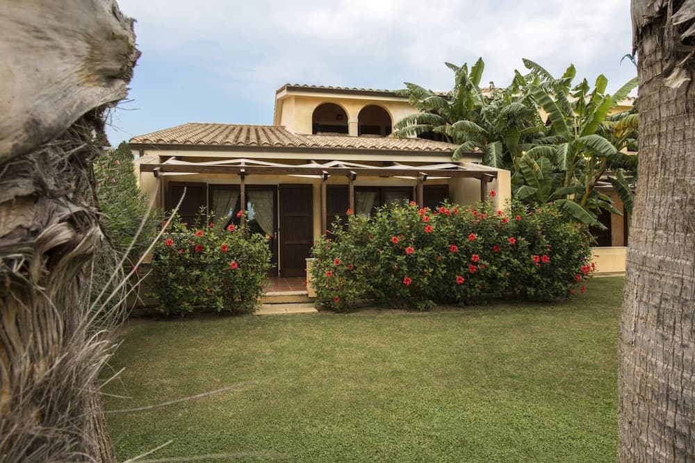 Lantana Resort Hotel & Apartments