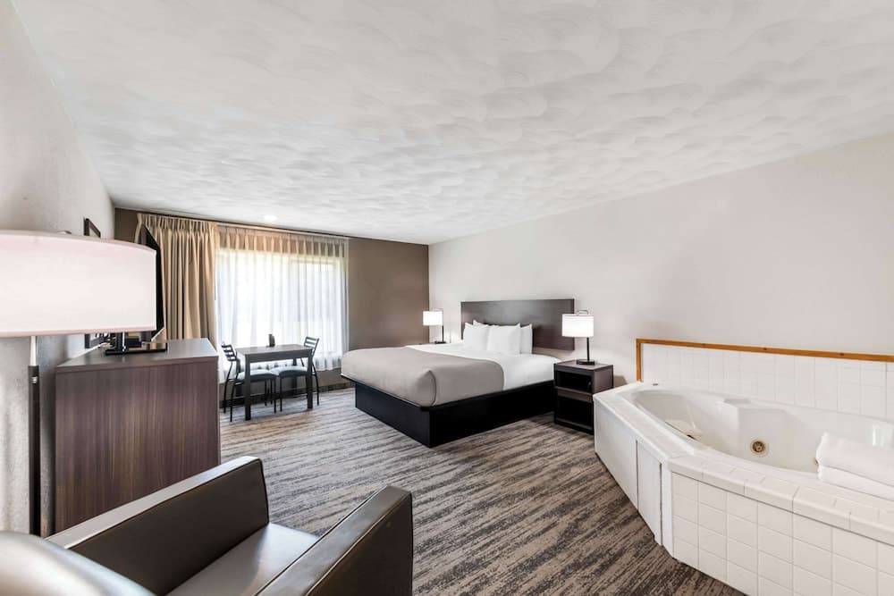 Quality Inn & Suites Munising