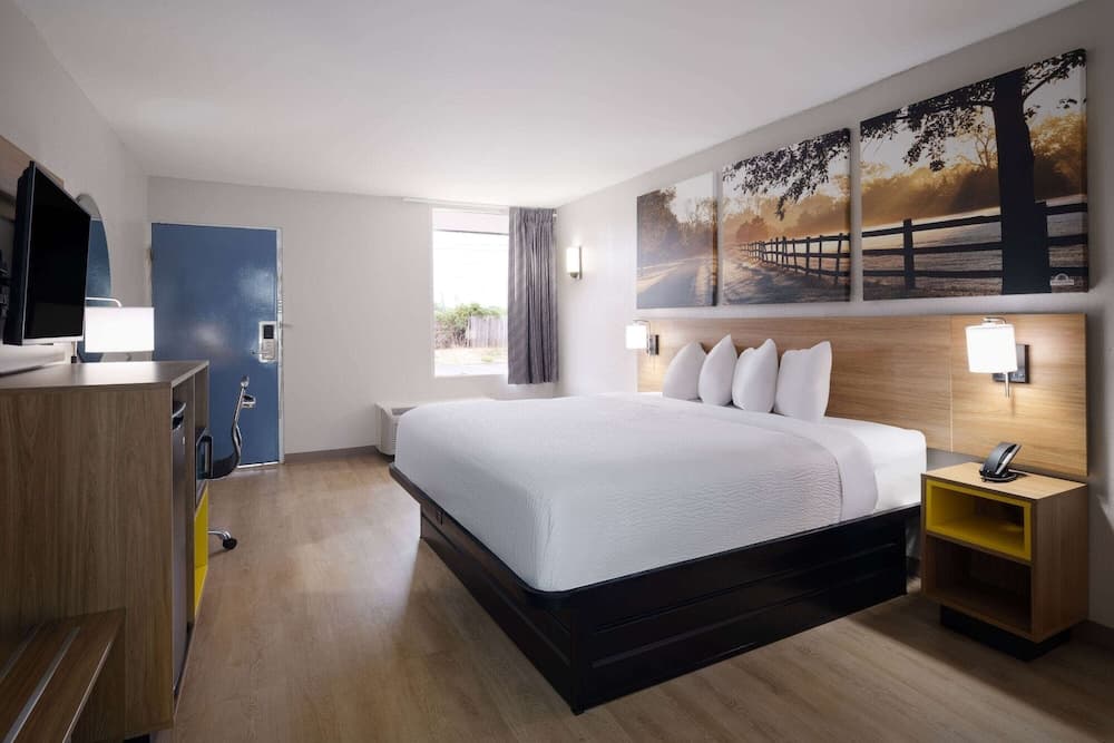 Days Inn by Wyndham Montgomery I-85