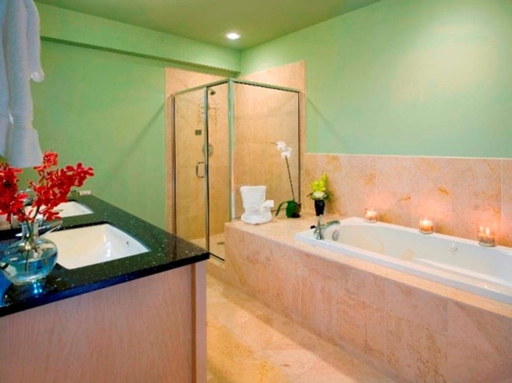 Grand Eastonian Hotel & Suites