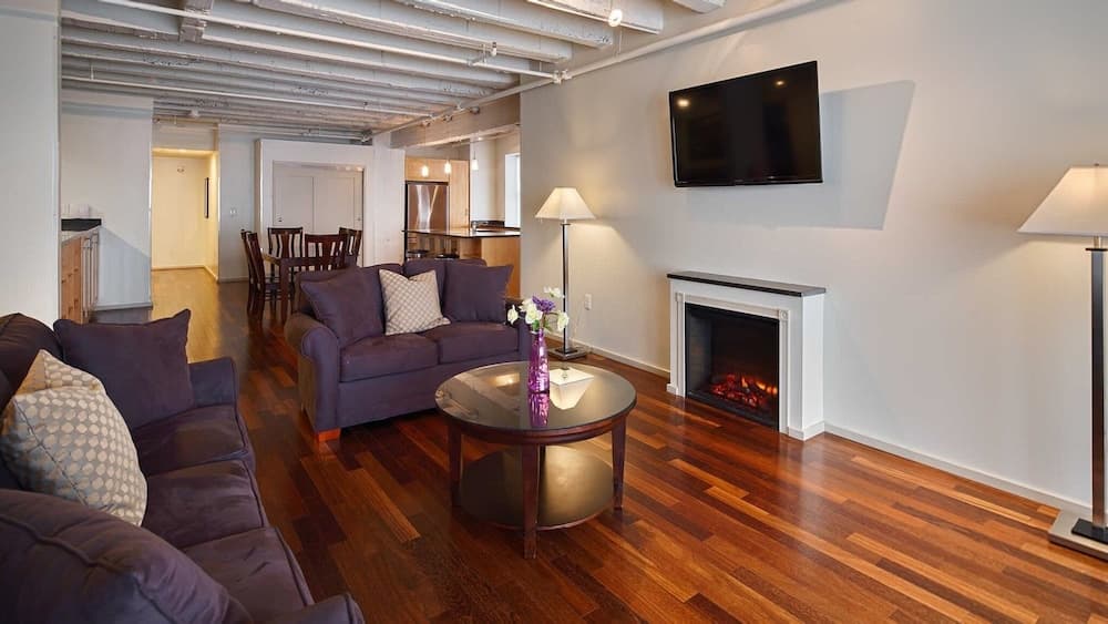 Grand Eastonian Hotel & Suites