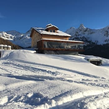 Crest Alpine Lodge & Spa