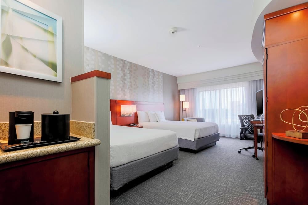 Courtyard by Marriott Dallas Arlington South