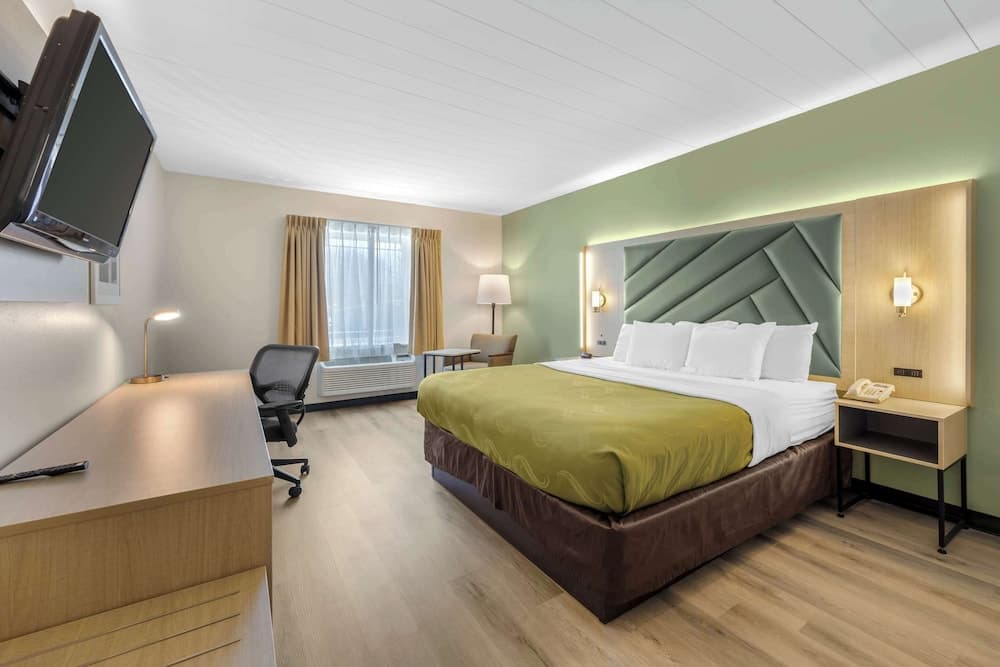 Quality Inn & Suites Monterey I-40