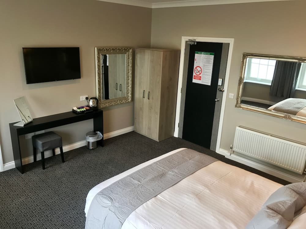 The Raven Hotel - Inn