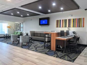 Holiday Inn Express & Suites Hearne, an IHG Hotel