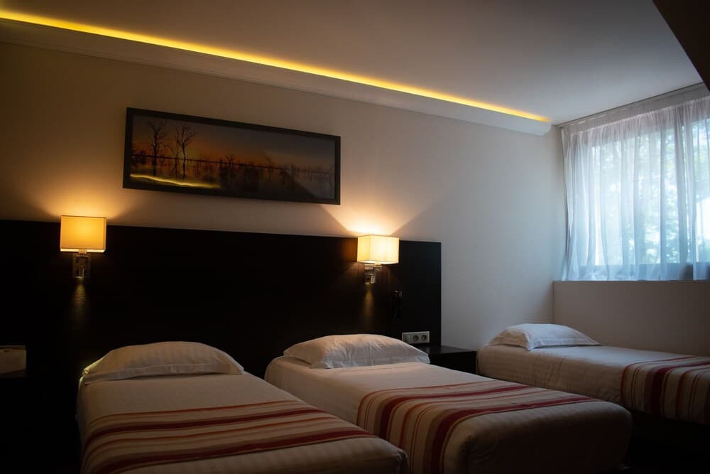 Hotel Black and Green