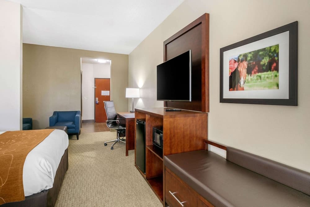 Comfort Suites Hopkinsville near Fort Campbell