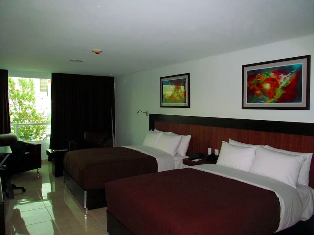 Hotel & Suites PF