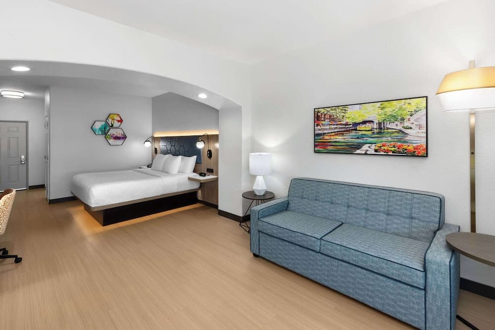 La Quinta Inn & Suites by Wyndham San Antonio Northwest