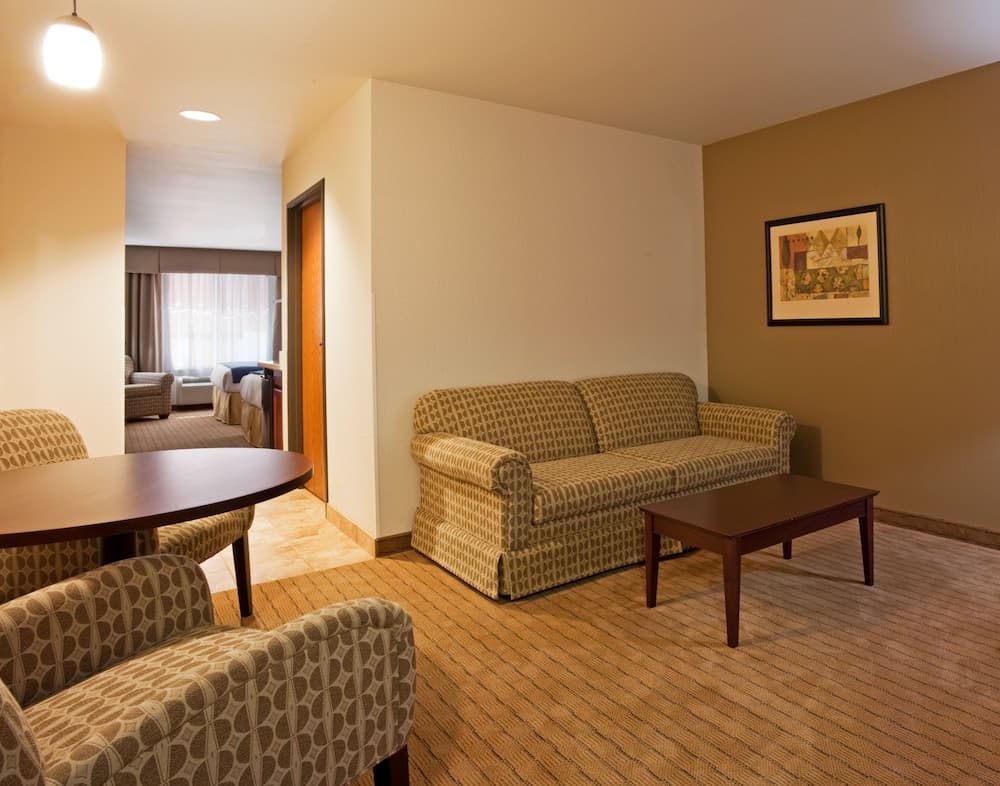 Holiday Inn Express & Suites Antigo by IHG