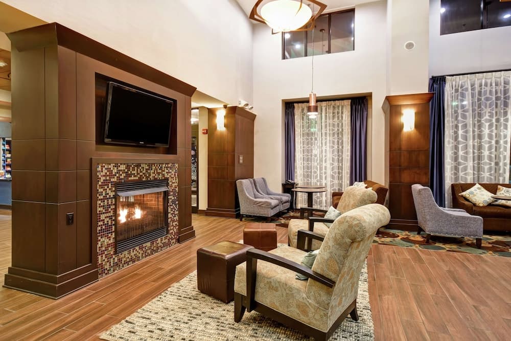 Hampton Inn & Suites Detroit-Canton