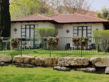 Shoresh Green Hills Family Suites Hotel