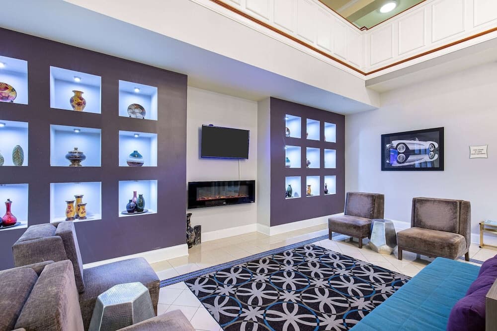 La Quinta Inn & Suites by Wyndham Bowling Green