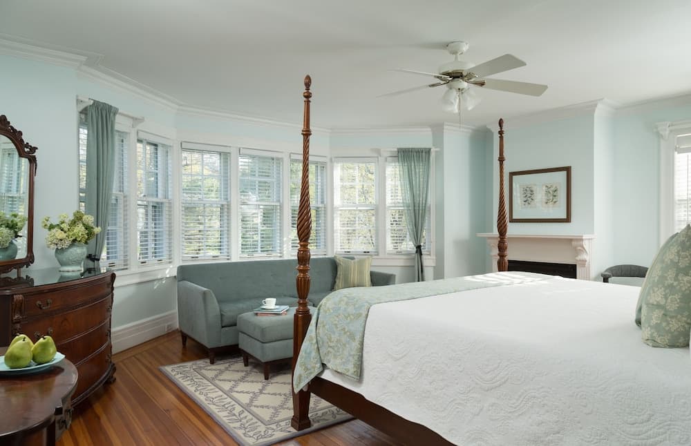 The Four Chimneys Inn