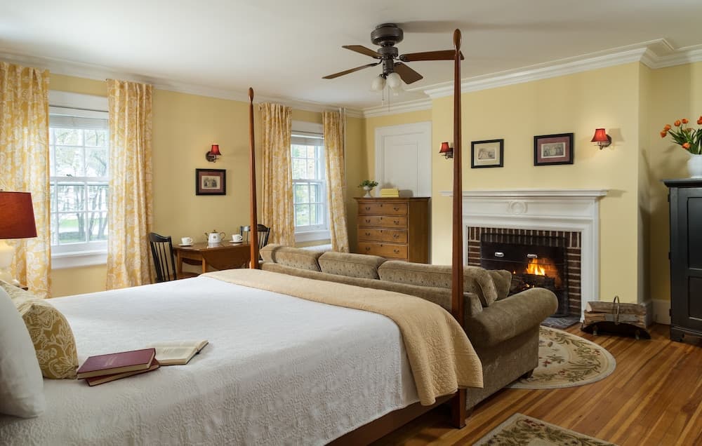 The Four Chimneys Inn